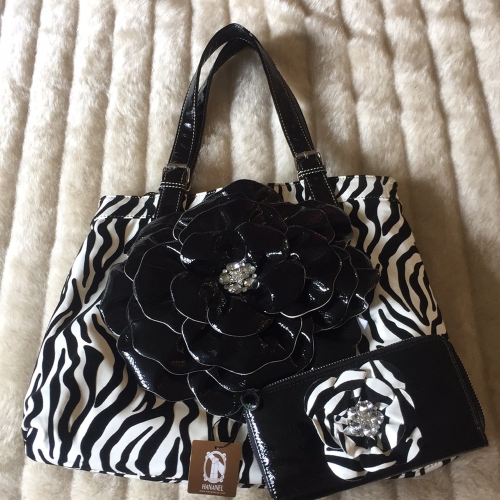Elegant Black and White Floral Shoulder Bag